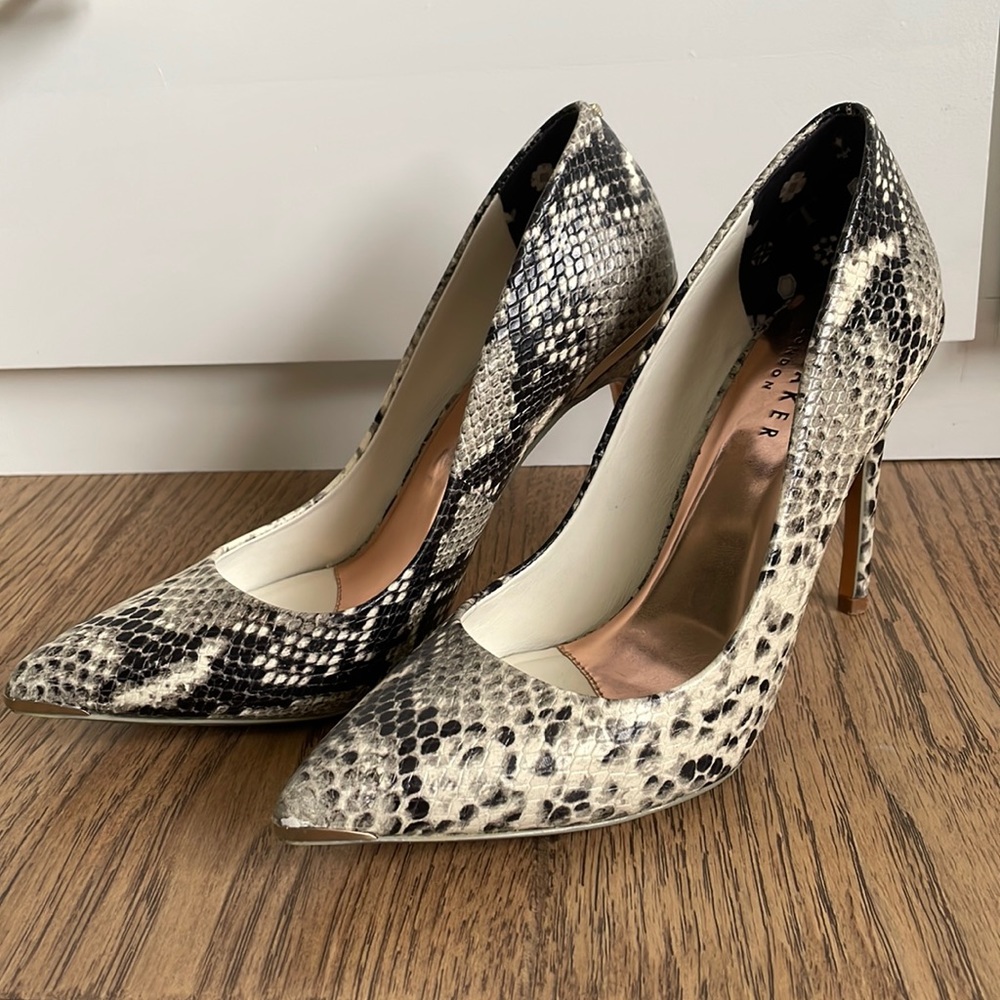 Ted Baker - snake skin pointed-toe heels